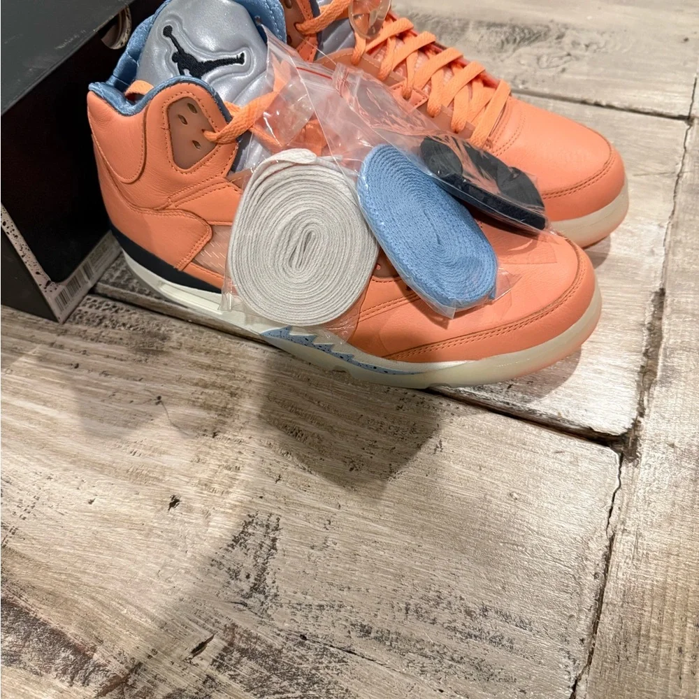 Jordan Athletic Shoes in Orange and Gray - Picture 3 of 6